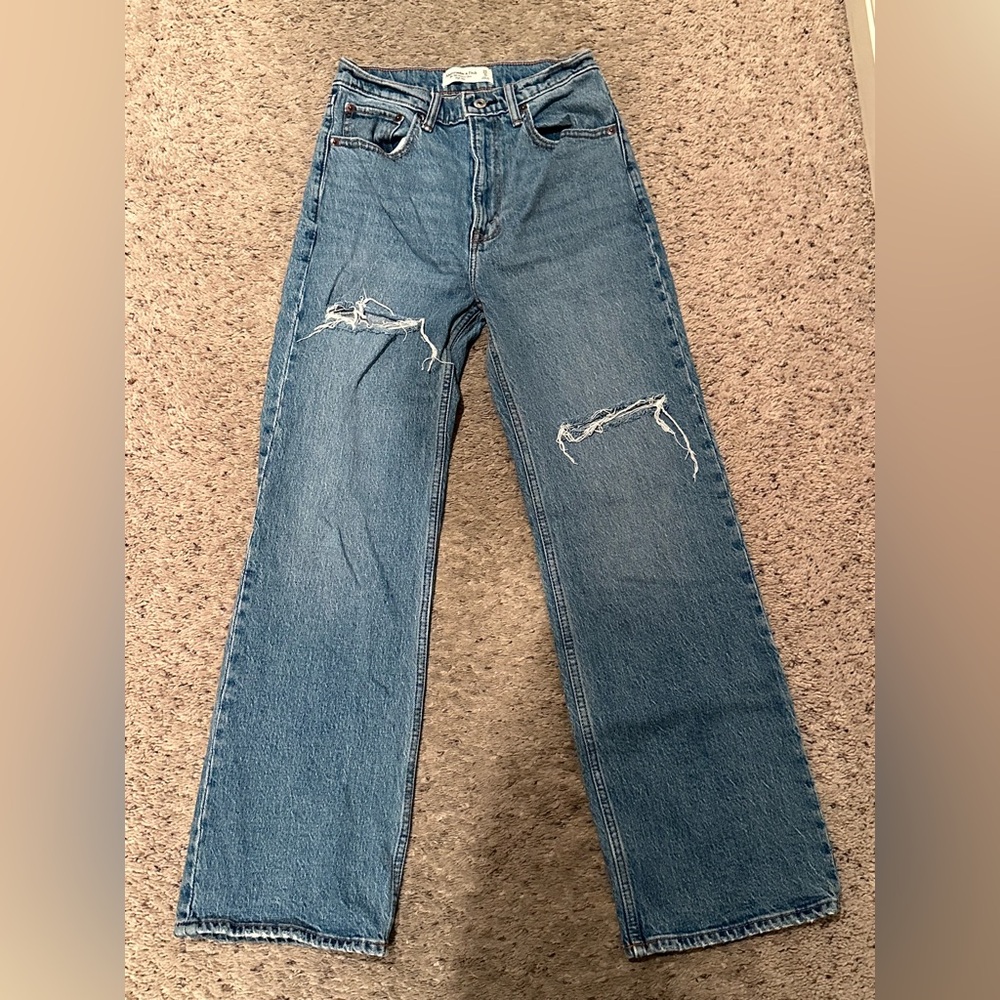 Abercrombie & Fitch (The 90's relaxed Jean High Rise)